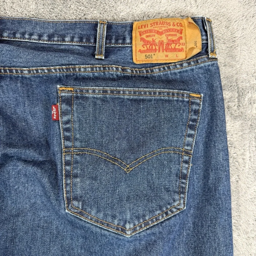 Levis 501 Jeans Mens 52x32 Blue Denim‎ Straight Leg Button Fly High Rise Casual